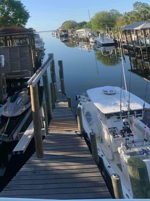 Exclusive Canal Home & Dock In 微风湾 外观 照片